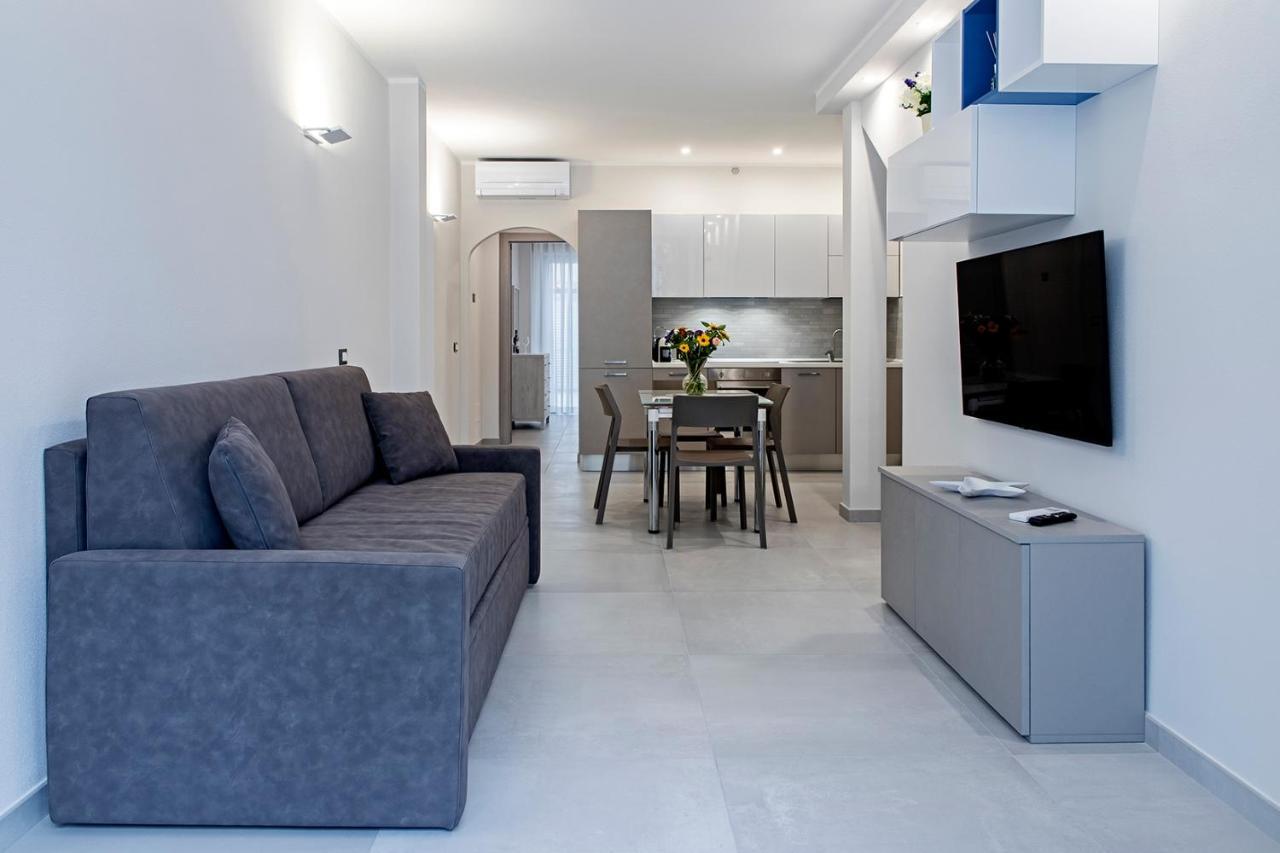 Versilia Residence - Colombo ลิโด ดิ กามาโยเร ภายนอก รูปภาพ