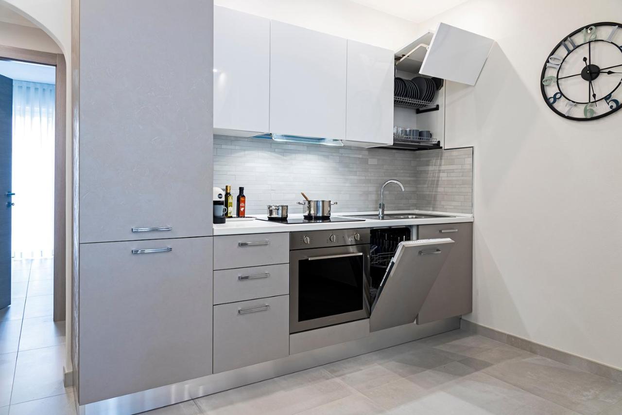 Versilia Residence - Colombo ลิโด ดิ กามาโยเร ภายนอก รูปภาพ
