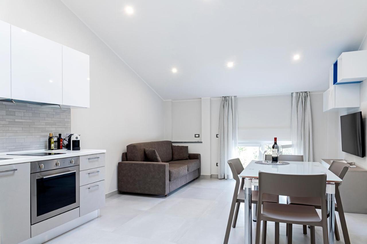 Versilia Residence - Colombo ลิโด ดิ กามาโยเร ภายนอก รูปภาพ